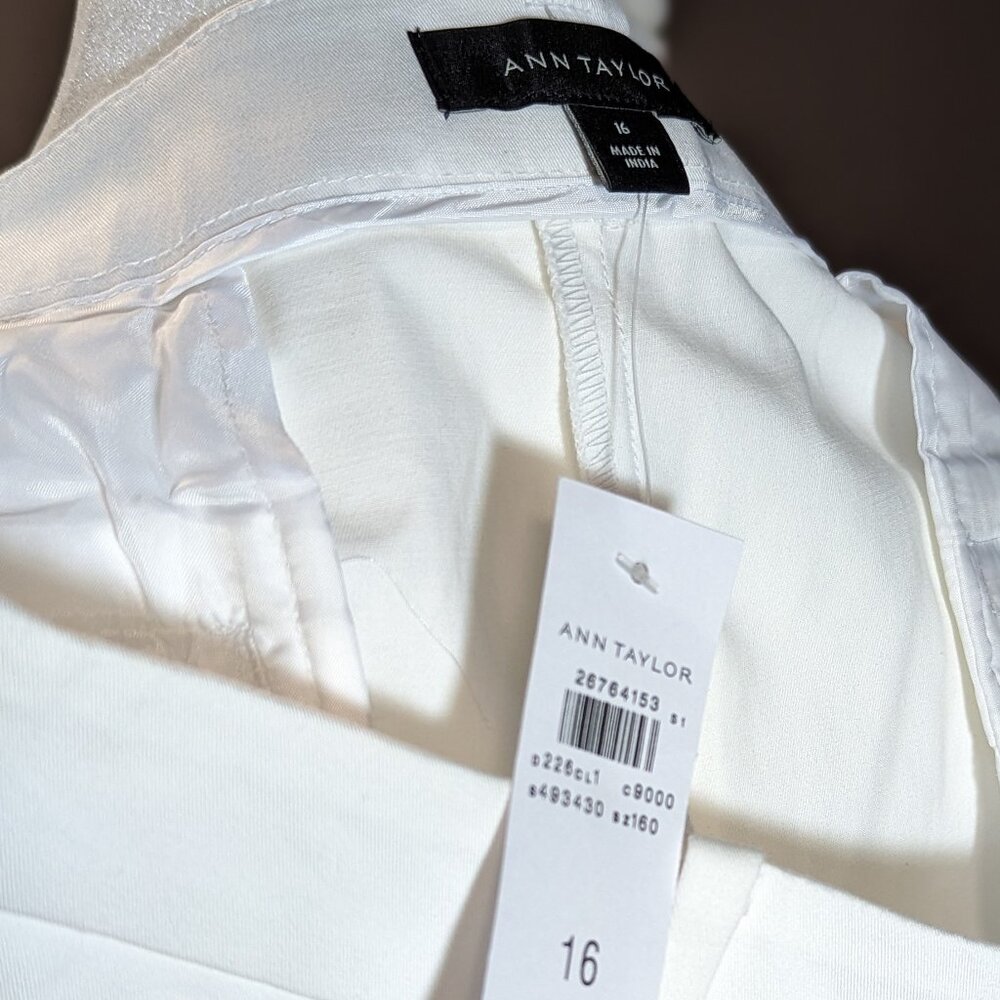 Ann Taylor White City Short. Size 16. NWT - Picture 7 of 9